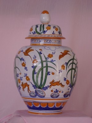 Ceramiche d-Arte di Albisola - Poutiche in maiolica decorato in Calligrafico
